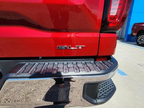Used 2023 GMC Sierra 1500 SLT w/ SLT Premium Package AWD/4WD image 9