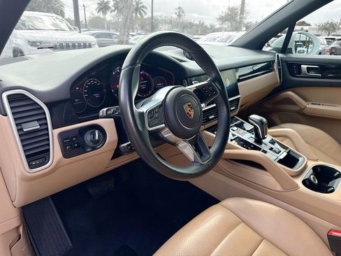Used 2019 Porsche Cayenne Base image 10
