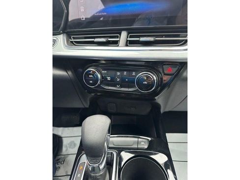 Used 2025 Chevrolet Trax LT FWD image 25