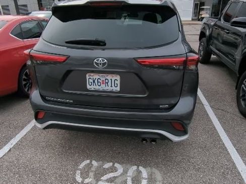 Used 2023 Toyota Highlander XSE image 6