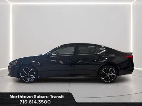 Used 2023 Nissan Altima 2.5 SR w/ SR Premium Package AWD/4WD image 2