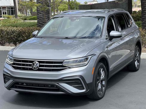 Used 2023 Volkswagen Tiguan SE FWD image 11