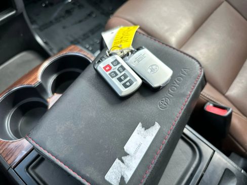 Used 2015 Toyota Sienna Limited image 16