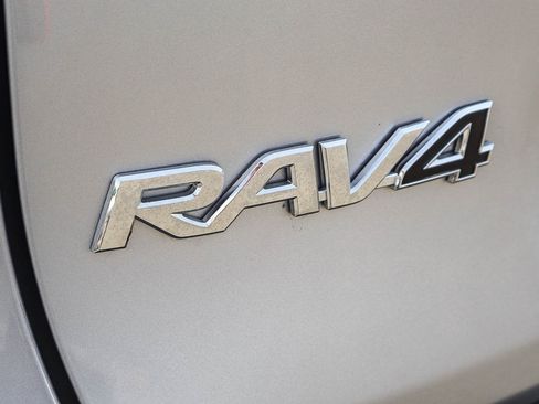 Used 2025 Toyota RAV4 XLE AWD/4WD image 25