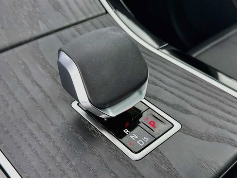 Used 2026 Land Rover Range Rover Velar Dynamic SE AWD/4WD image 17