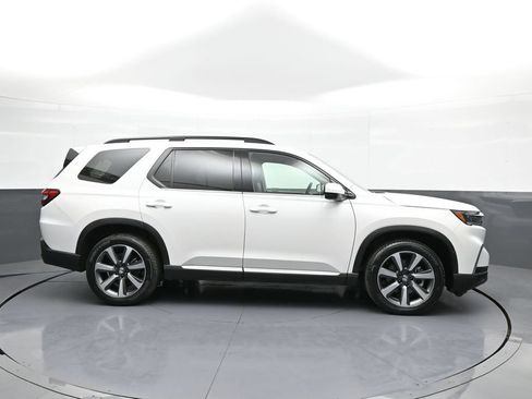 Certified 2024 Honda Pilot Touring image 5