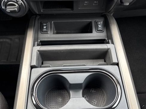 Used 2024 Nissan Titan SV w/ SV Bronze Edition Package image 25