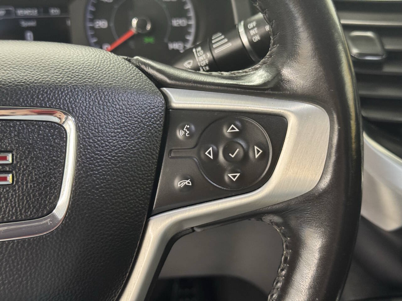 Used 2019 GMC Acadia SLE w/ LPO, Black Accent Package FWD image 24