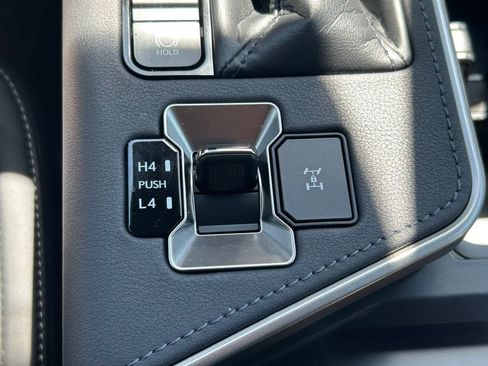 Used 2026 Lexus GX 550 w/ Accessory Package (31) AWD/4WD image 32