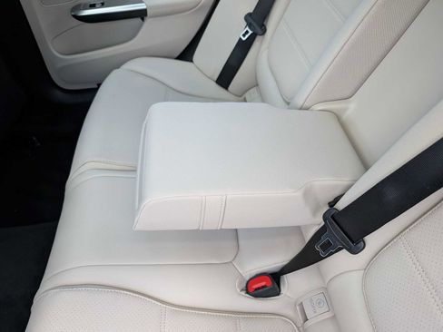 New 2026 Mercedes-Benz C 300 4MATIC Sedan image 18