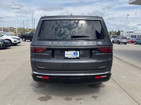 Used 2023 Jeep Wagoneer Series III w/ Preferred Equipment Group image 6