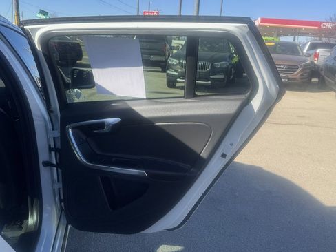 Used 2017 Volvo V60 T6 R-Design Platinum w/ Climate Package image 21