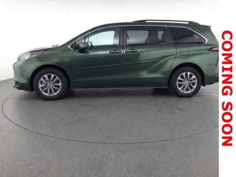 Used 2023 Toyota Sienna LE FWD image 8