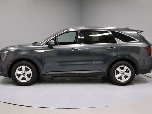 Used 2025 Kia Sorento LX FWD image 8