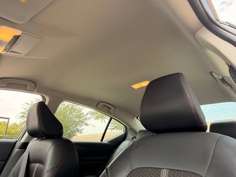 Used 2025 Nissan Altima 2.5 SR FWD image 13