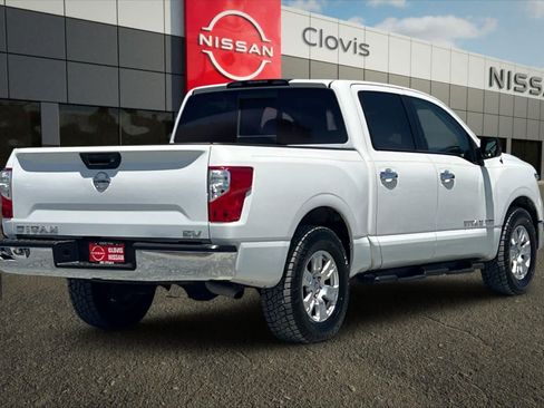 Used 2019 Nissan Titan SV RWD image 3