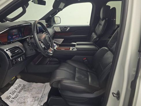 Used 2024 Lincoln Navigator Reserve w/ Equipment Group 201A image 5