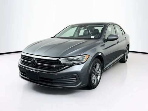 Used 2024 Volkswagen Jetta SE FWD image 3
