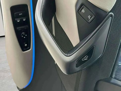 Used 2016 BMW i8 image 27