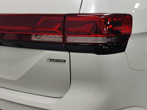 Used 2024 Volkswagen Atlas Peak Edition SEL image 5