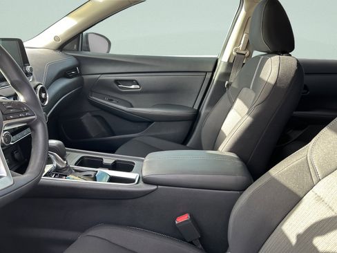 Used 2024 Nissan Sentra SV image 11