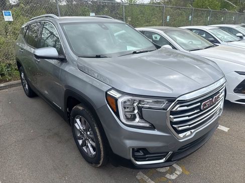 Used 2024 GMC Terrain SLT image 2