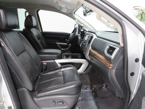 Used 2017 Nissan Titan SL w/ SL Towing Convenience Package image 10