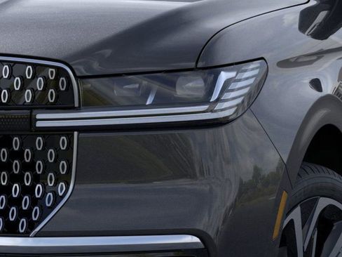 New 2026 Lincoln Navigator L Reserve AWD/4WD image 18