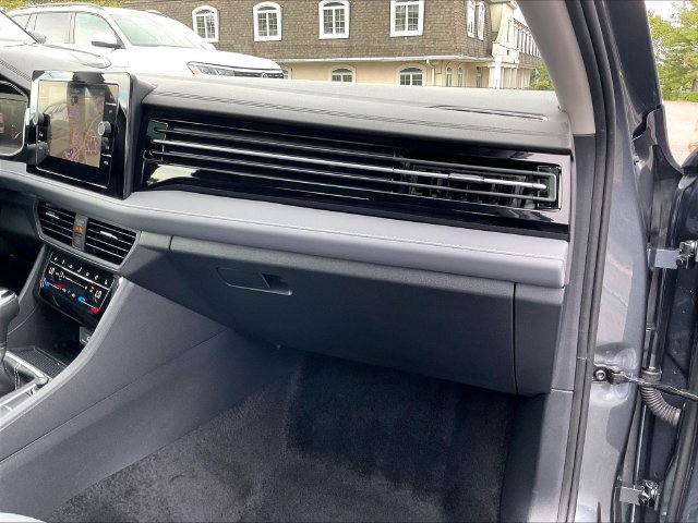 Used 2026 Volkswagen Jetta SEL FWD image 23