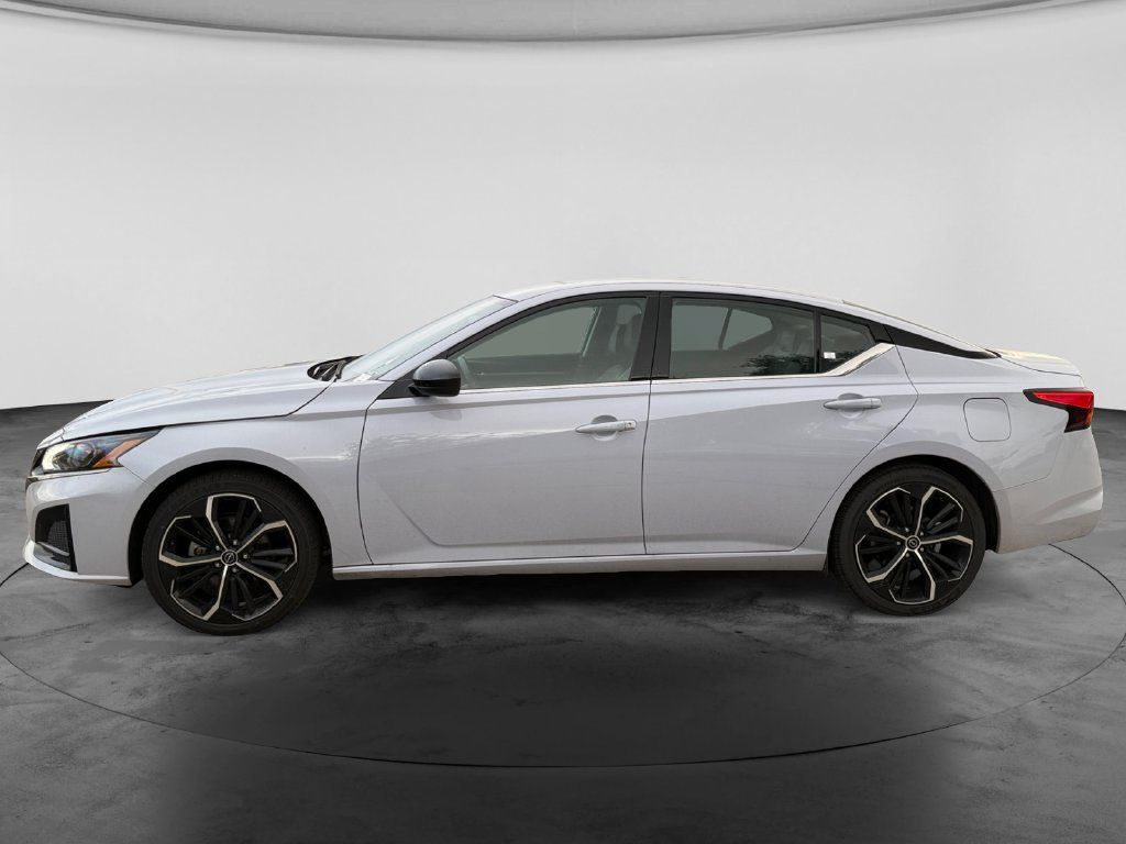 Used 2025 Nissan Altima 2.5 SR FWD image 5