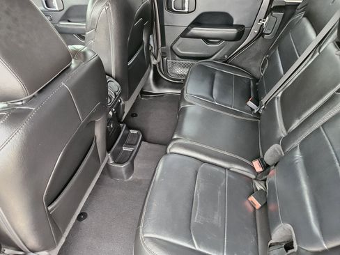 Used 2018 Jeep Wrangler Unlimited Sahara AWD/4WD image 32