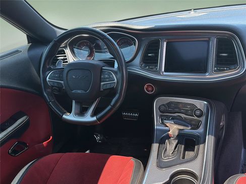 Used 2017 Dodge Challenger SRT Hellcat RWD image 9