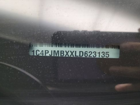 Used 2020 Jeep Cherokee Trailhawk w/ Cold Weather Group AWD/4WD image 33