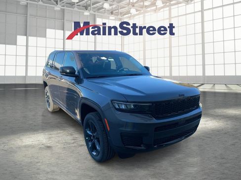 Used 2025 Jeep Grand Cherokee L Altitude image 7