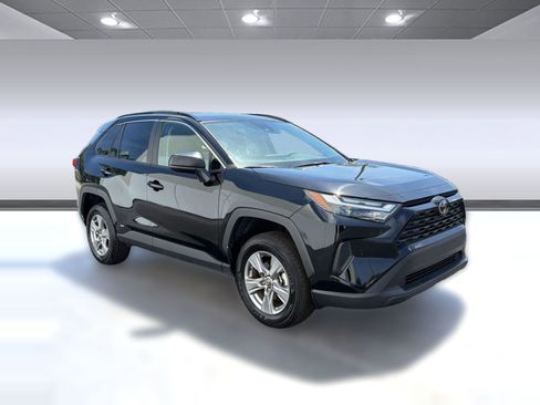 Used 2025 Toyota RAV4 LE AWD/4WD image 7