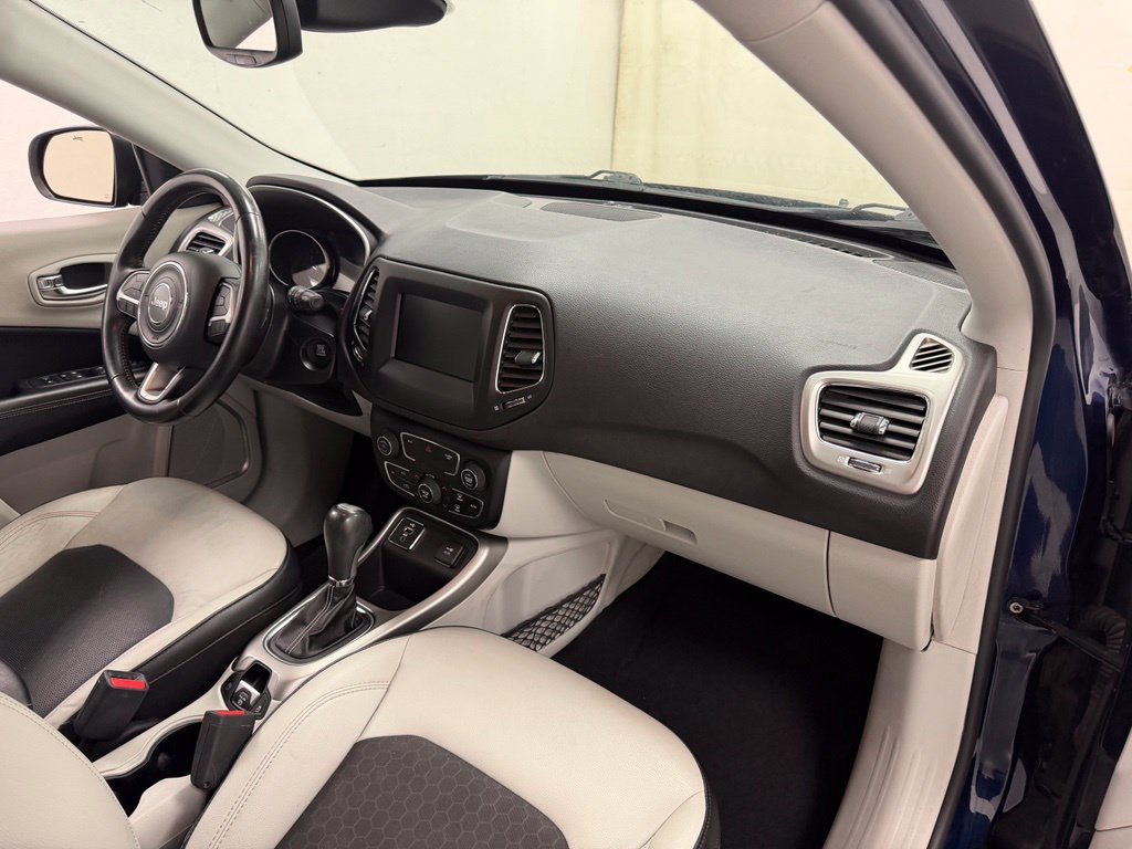 Used 2018 Jeep Compass Latitude w/ Popular Equipment Group FWD image 12
