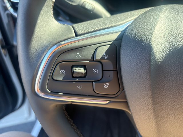 Used 2025 Buick Envista Sport Touring w/ Experience Buick Package FWD image 24