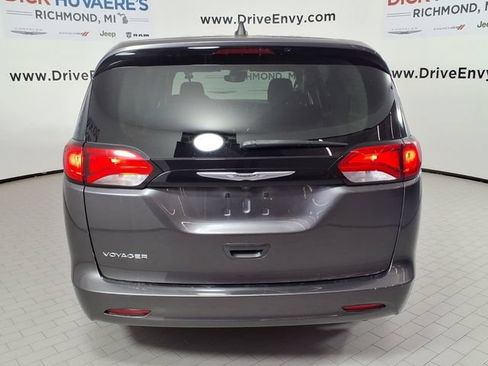 Used 2023 Chrysler Voyager LX FWD image 5