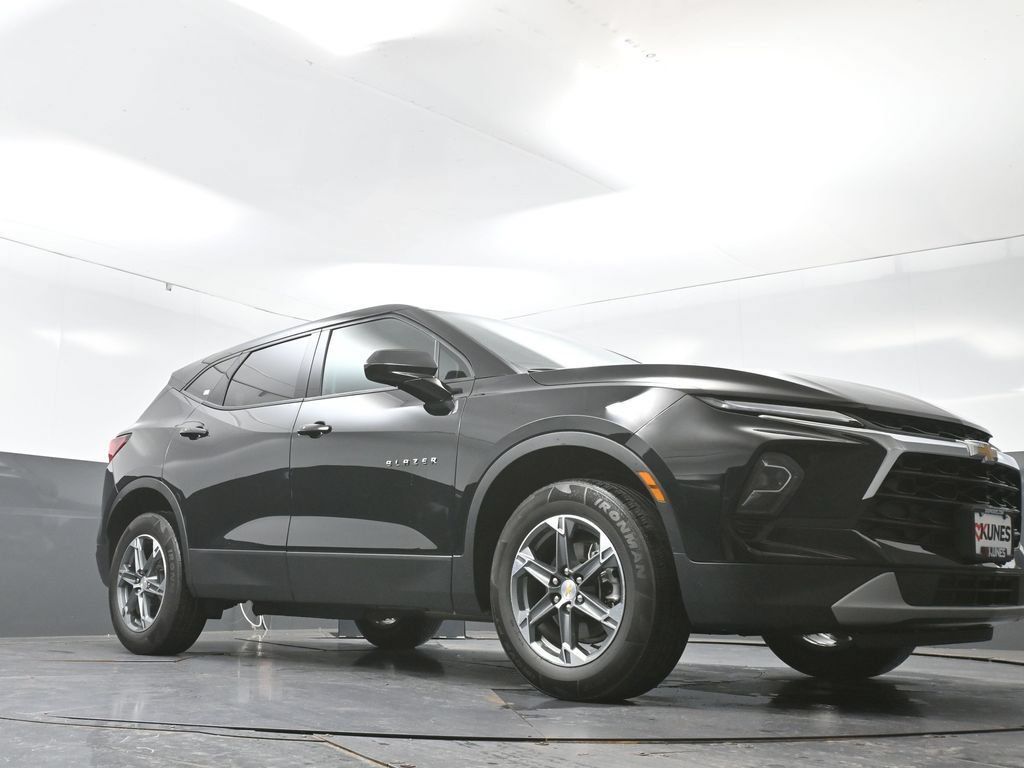 Used 2025 Chevrolet Blazer LT FWD image 49