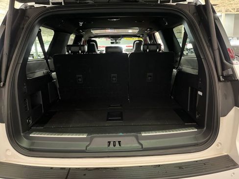 Used 2023 Lincoln Navigator L Reserve AWD/4WD image 5