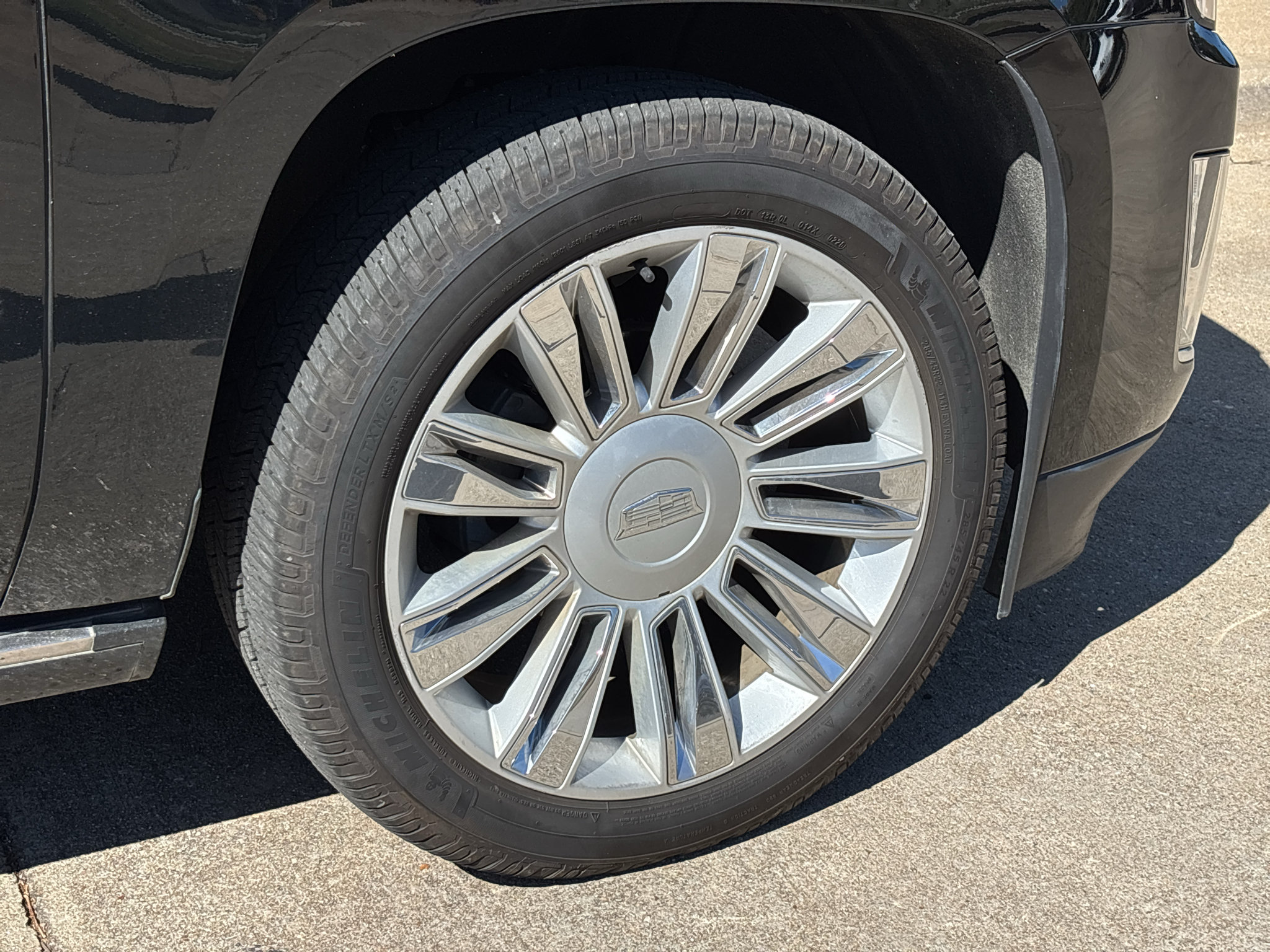 Used 2015 Cadillac Escalade Platinum AWD/4WD image 10