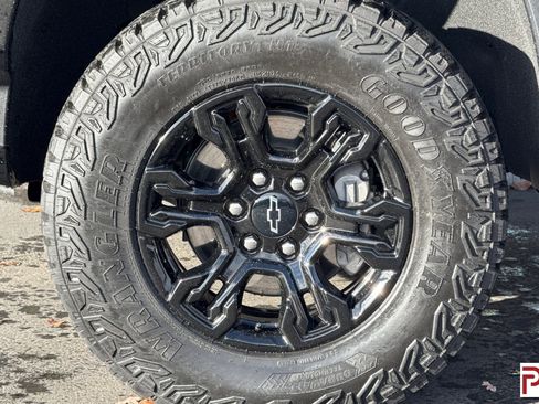 Certified 2025 Chevrolet Silverado 1500 ZR2 w/ Technology Package image 33