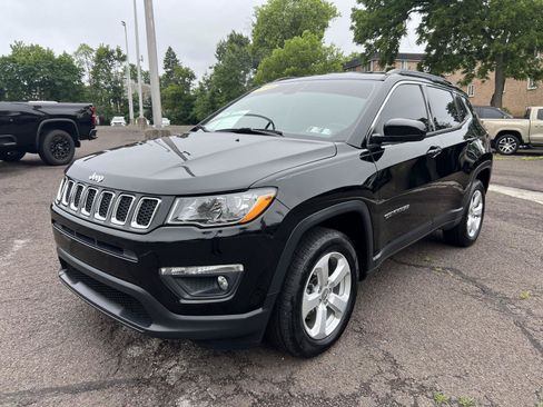 Used 2019 Jeep Compass Latitude w/ Popular Equipment Group AWD/4WD image 3