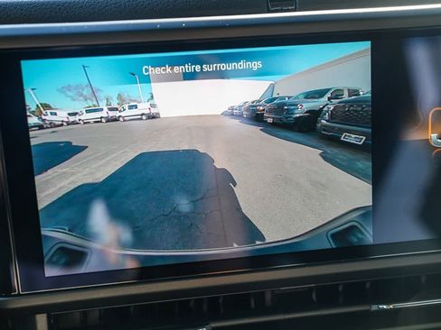 Used 2025 Jeep Gladiator Sport image 21