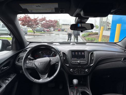 Used 2022 Chevrolet Equinox RS FWD image 2