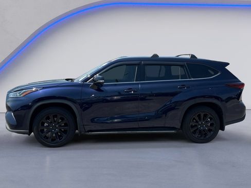 Used 2024 Toyota Highlander Limited FWD image 3