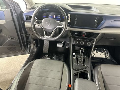 Used 2022 Volkswagen Taos SE w/ Panoramic Sunroof Package FWD image 16