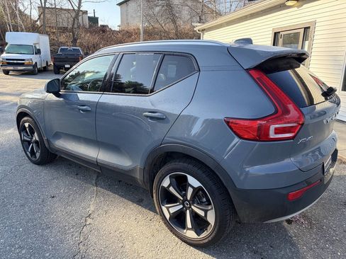 Used 2021 Volvo XC40 T5 Momentum w/ Premium Package AWD/4WD image 4