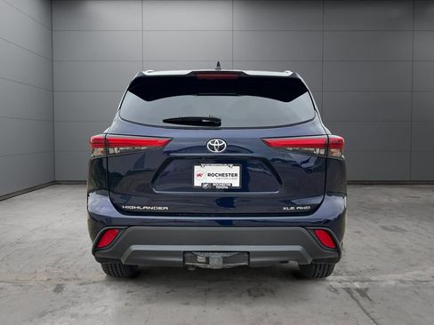 Used 2023 Toyota Highlander XLE AWD/4WD image 4