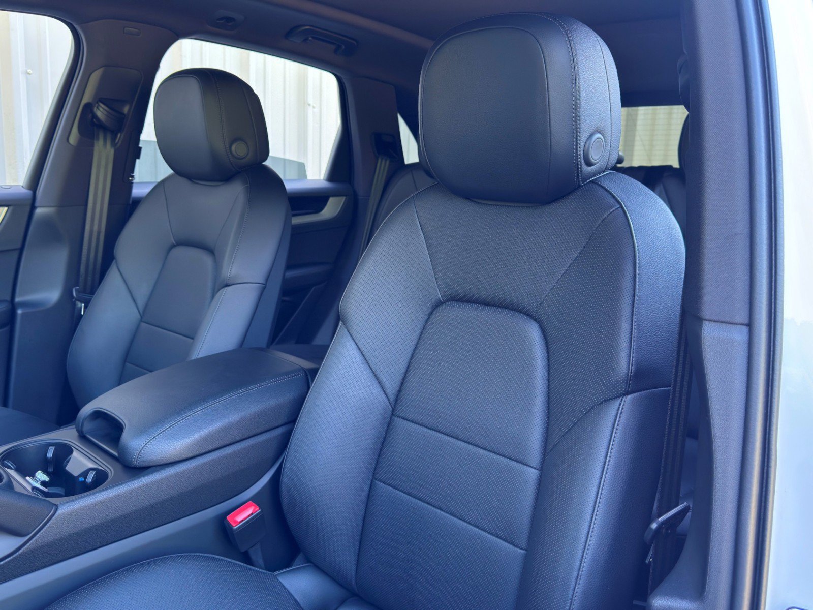 Used 2026 Porsche Cayenne AWD/4WD image 39